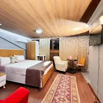 Hotell The New Season *