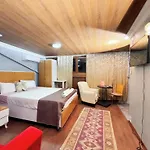 The New Season Hotell *
